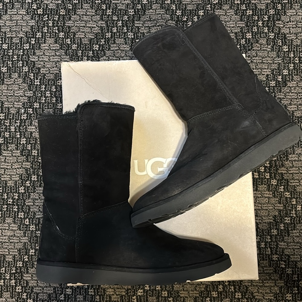 New in Box UGG Abree II boot - black, size 7